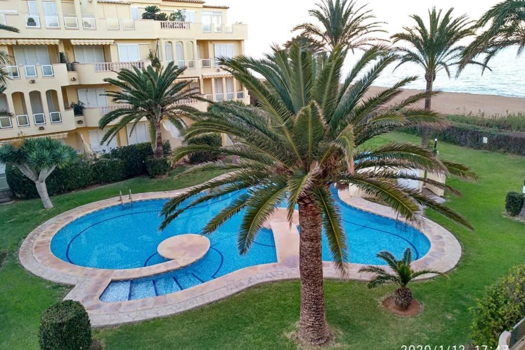 Estupendo Apartamento En Primera Linea De Playa Y Con Vistas Al Mar Denia Dış mekan fotoğraf