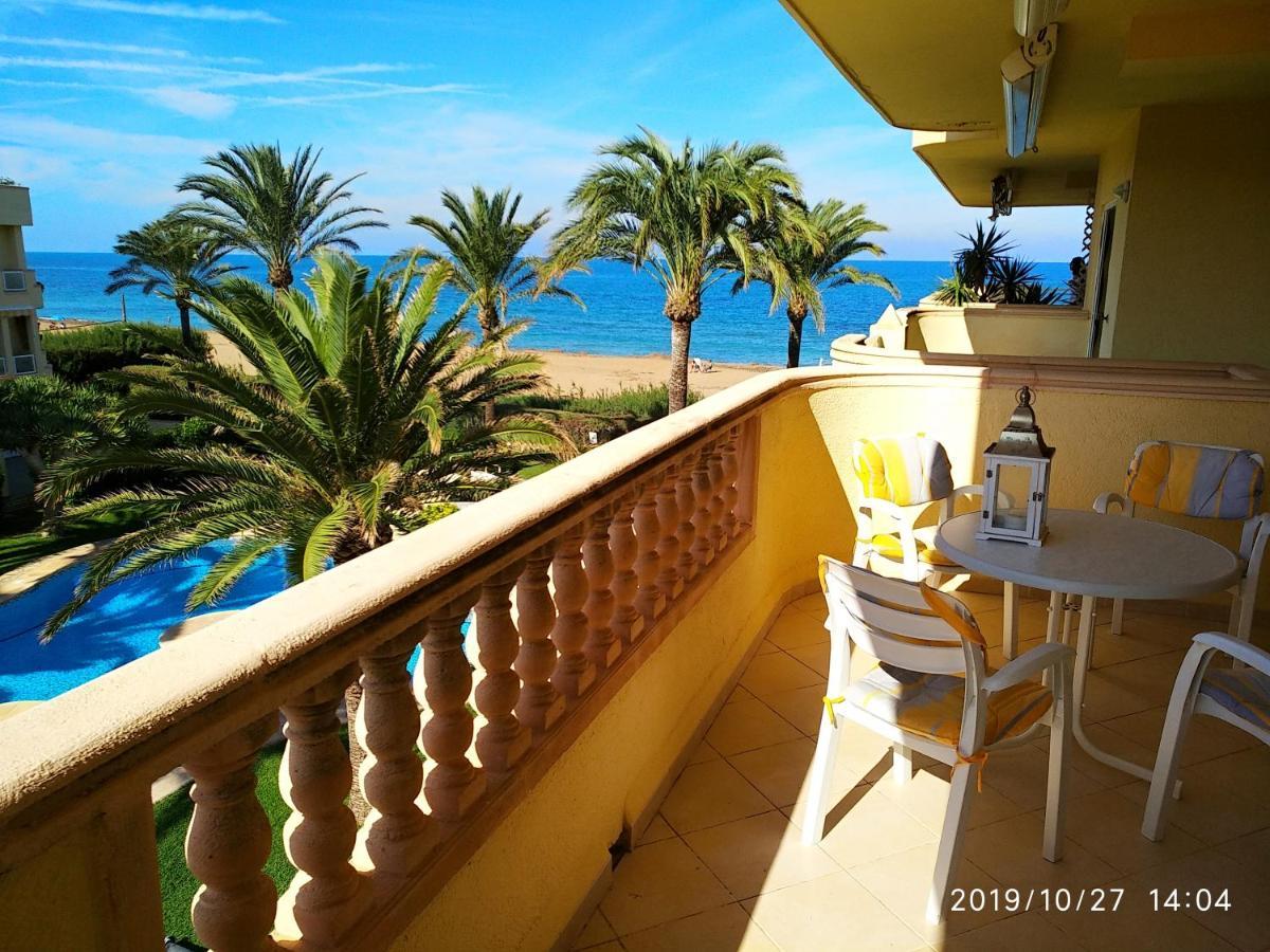 Estupendo Apartamento En Primera Linea De Playa Y Con Vistas Al Mar Denia Dış mekan fotoğraf