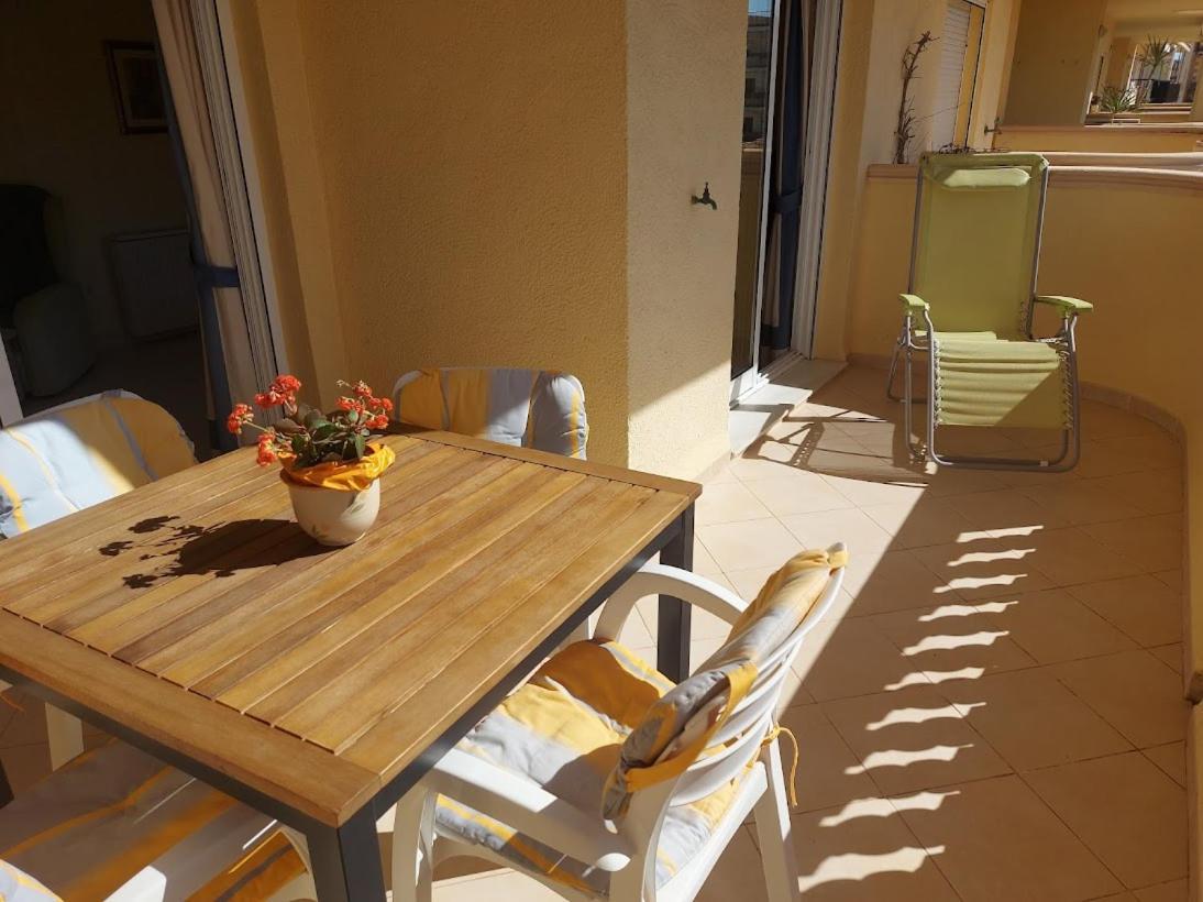 Estupendo Apartamento En Primera Linea De Playa Y Con Vistas Al Mar Denia Dış mekan fotoğraf